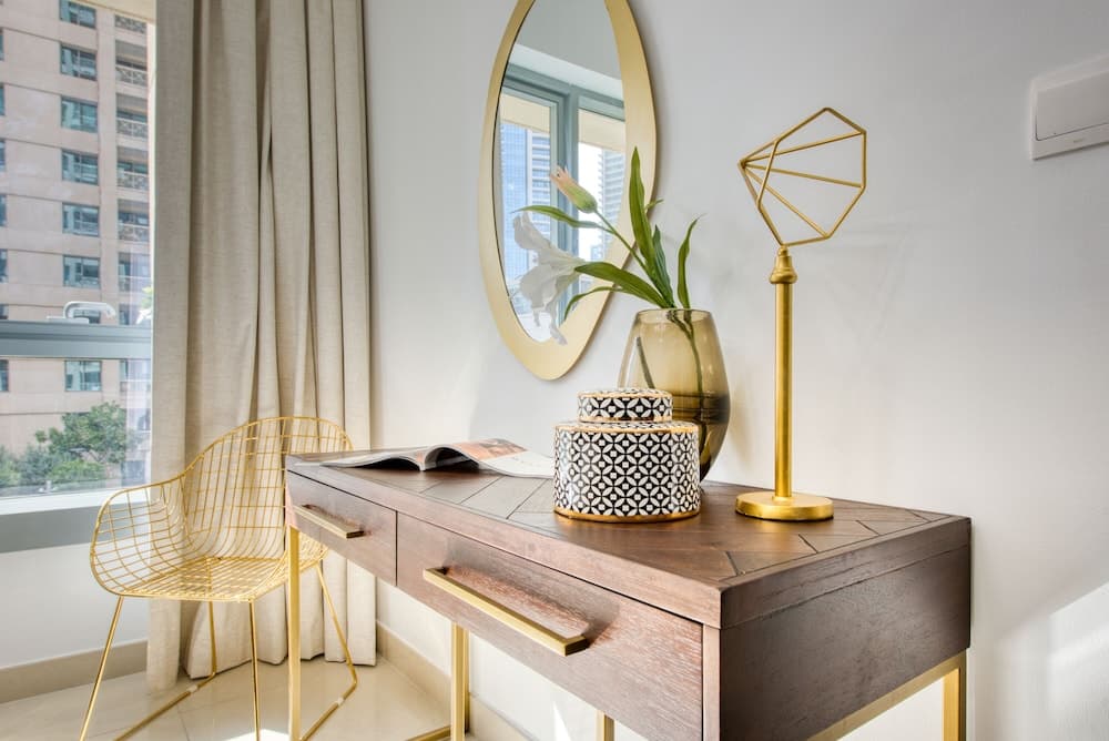 Maison Privee - Radiant Urban Retreat with Iconic Burj Khalifa Vws