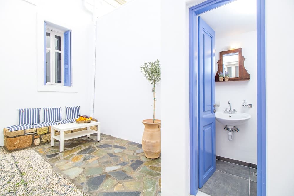 The Red Door in Koskinou