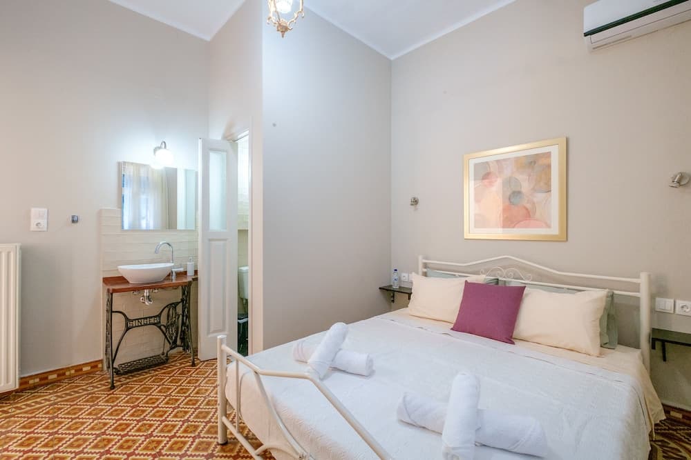 Grandma's Chic Home in Chania Venetian Harbor