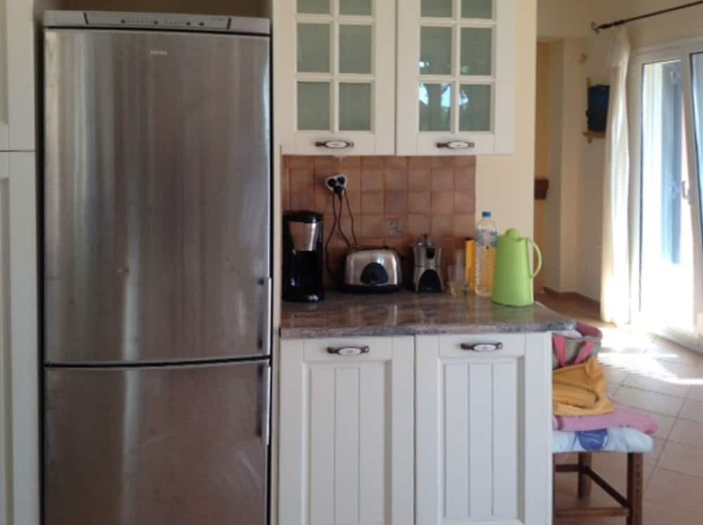 Villa Mitis - A Bohemian Private Pool Retreat