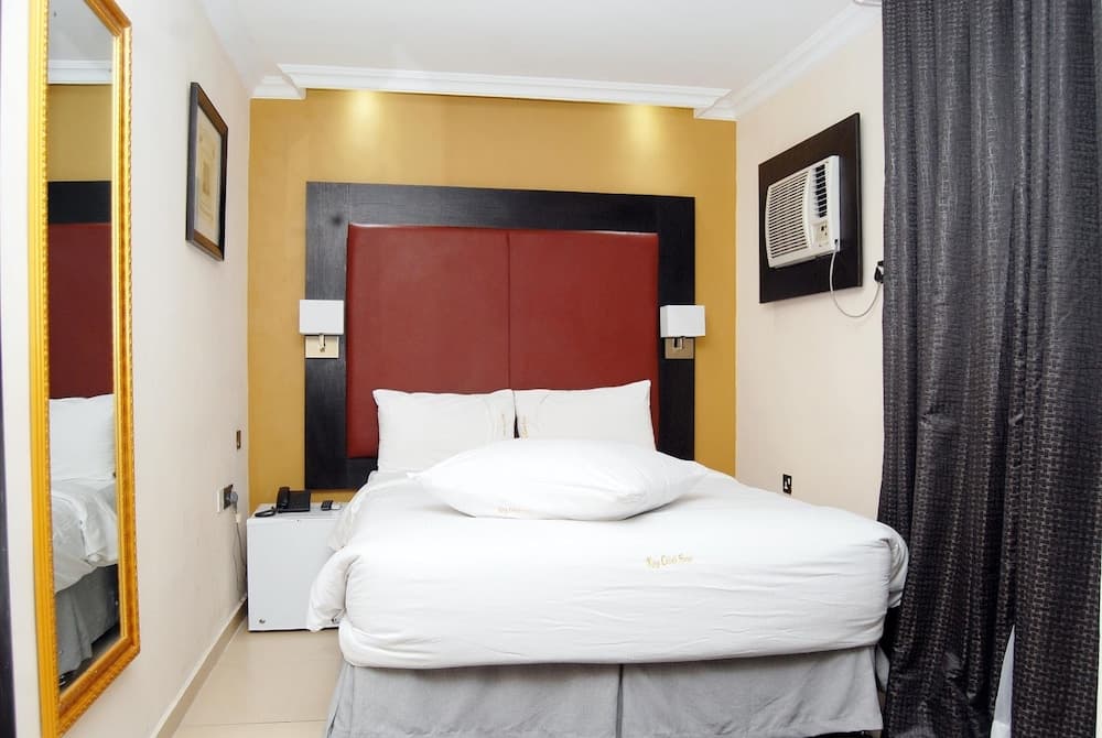 Kings Celia Hotel & Suites