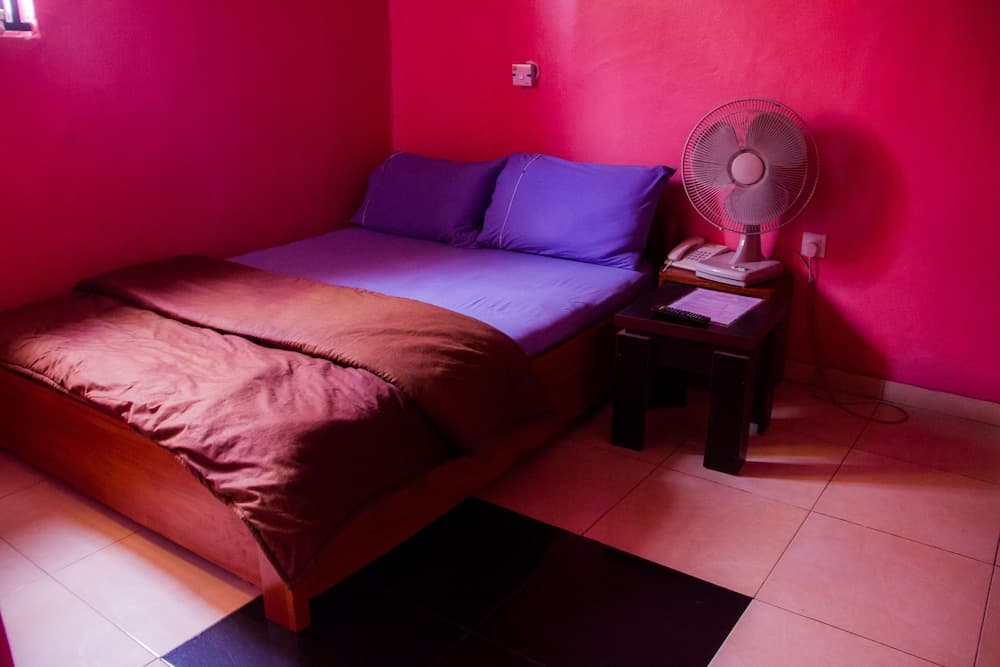 De Web Hotel & Lodge