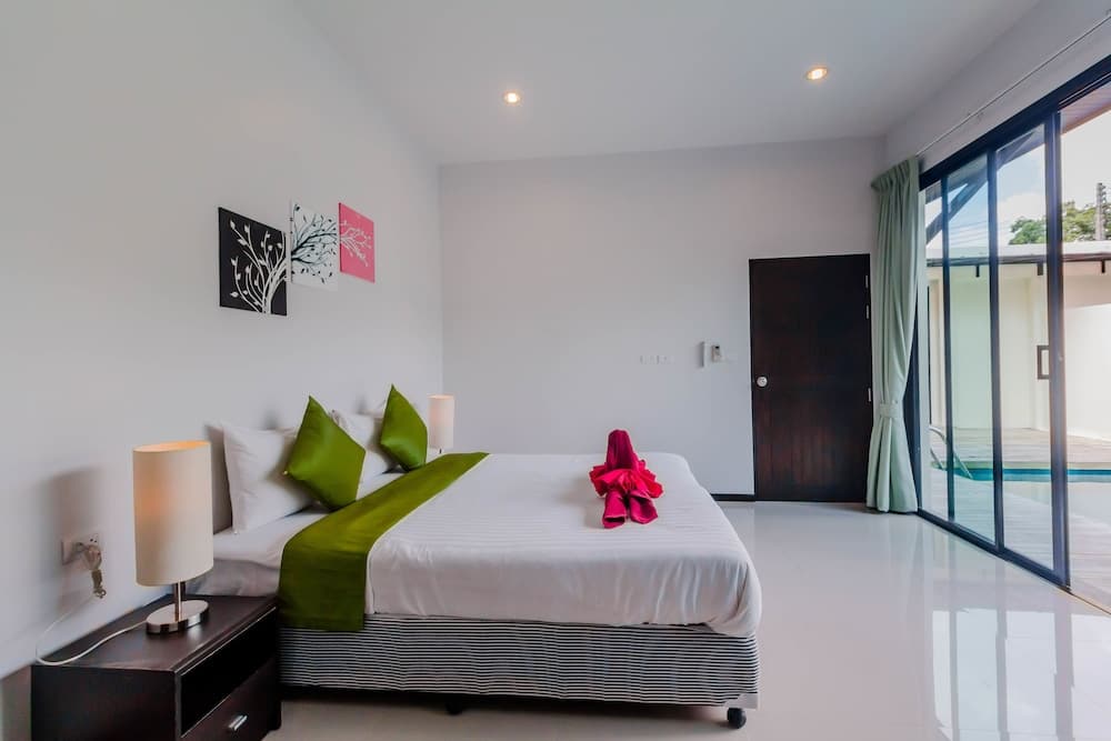 Tropical Pool Villas near Phuket Zoo