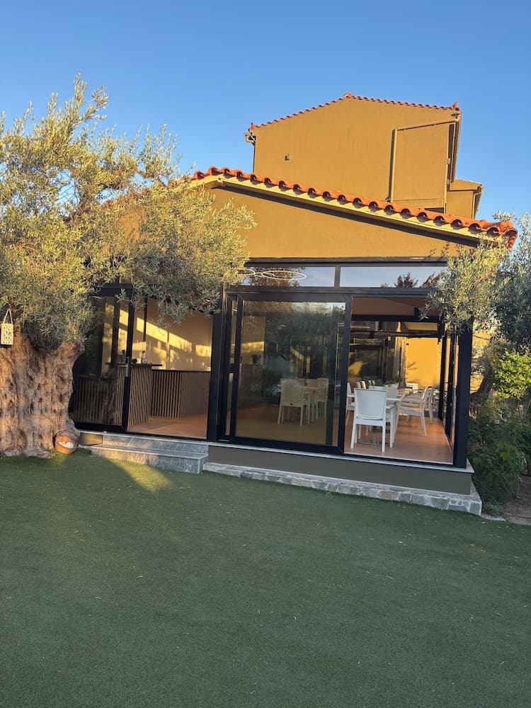 Ampoulos Rooms & Apartments