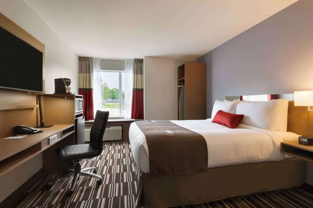 Microtel Inn & Suites by Wyndham Oyster Bay