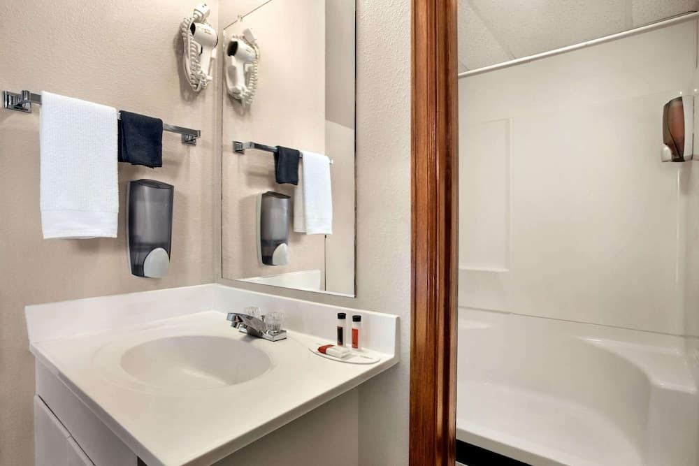 Travelodge by Wyndham Guernsey