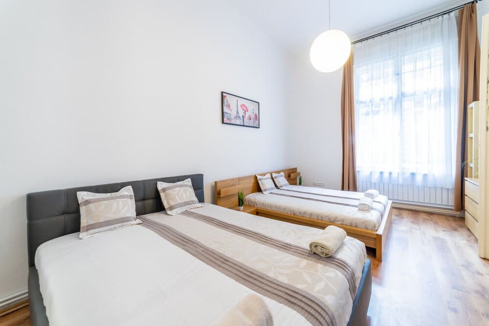 Real Apartments Lovag