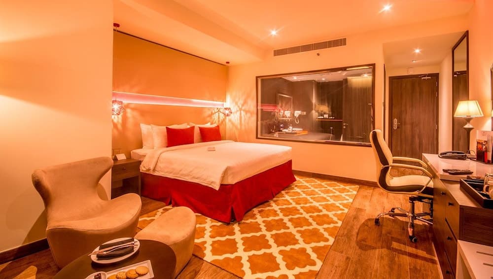 Carnelian By Glory Bower Hotel