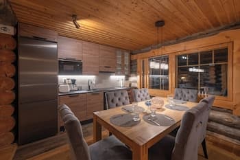 Kuukkeli Log Houses Villa Aurora (Pupula)