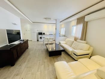 Royal Lea Apartments