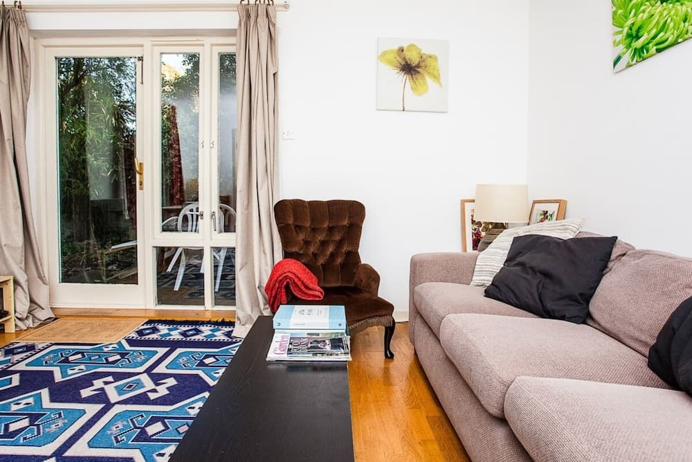 Charming Peaceful 2 Bed with Parking and Garden