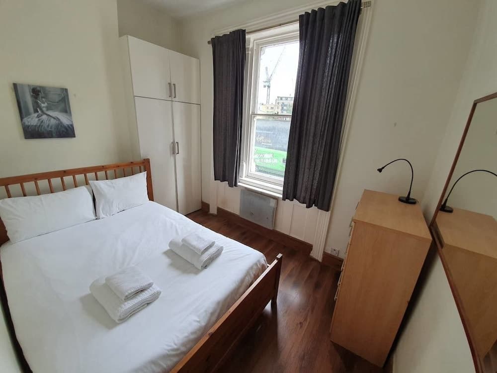 Victorian House 2 Bed 2 Bath Next to Barbican Tube