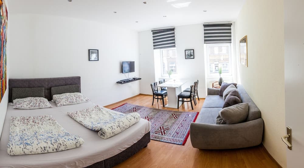 Central Apart 1 Min to Metro and Garage