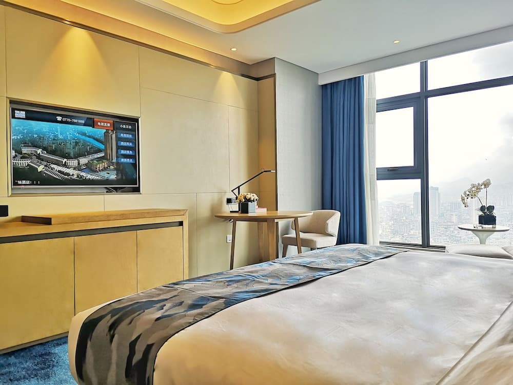 Ramada Plaza Dongxing City Center