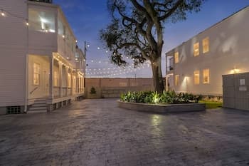 Residences Du Carondelet by Hosteeva