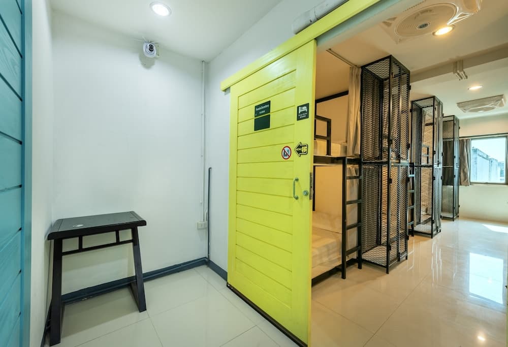 Sloth Hostel Don Mueang