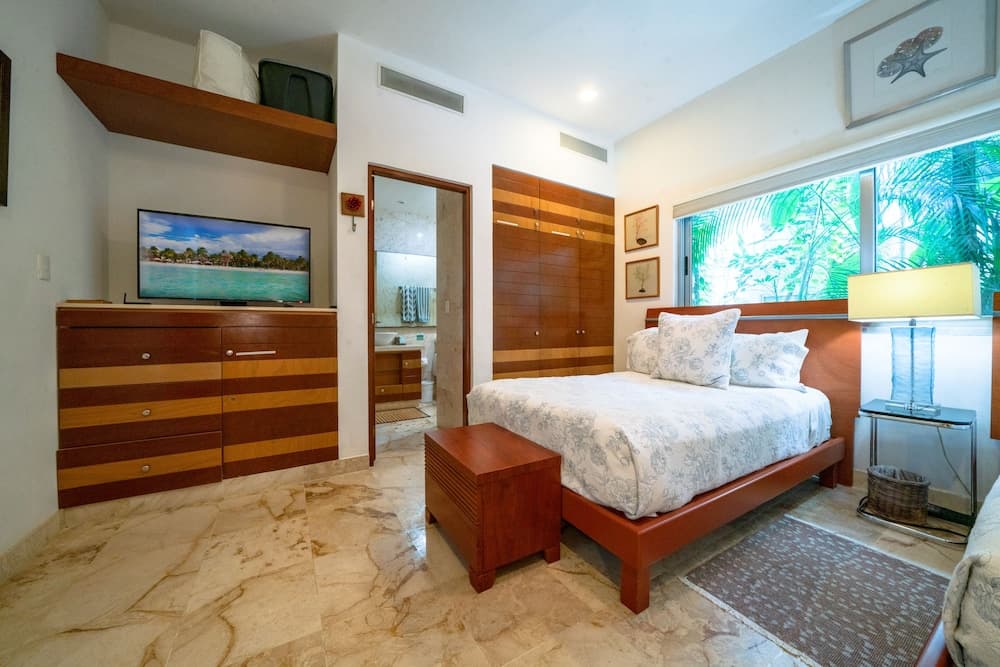 Mujeres Bailando by NAS