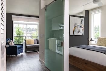 Domicile Suites at Marina SLU