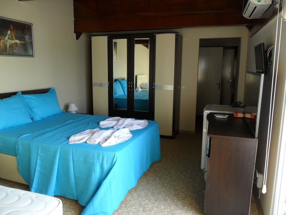 La Fontaine Guzelyali Hotel