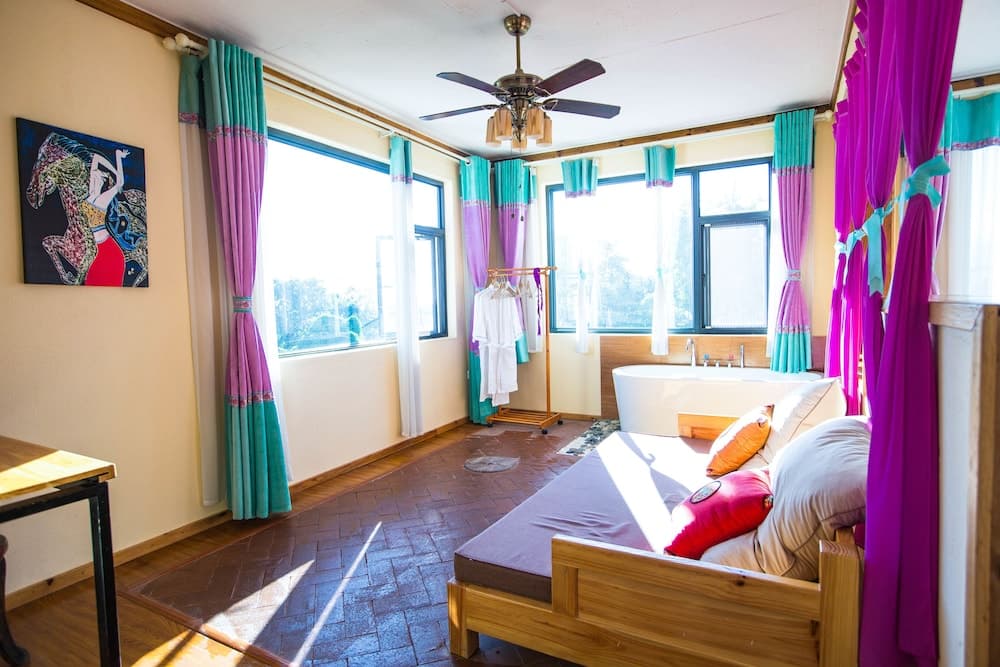 Dali Libai Holiday Inn