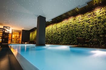 Nadee 10 Resort & Hotel