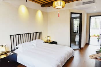 Wuzhen Ziye Musu Inn