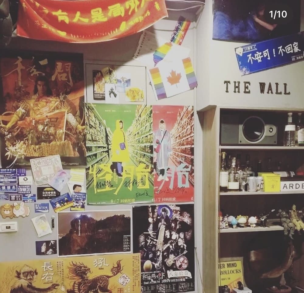 Old Door Hostel & Bar