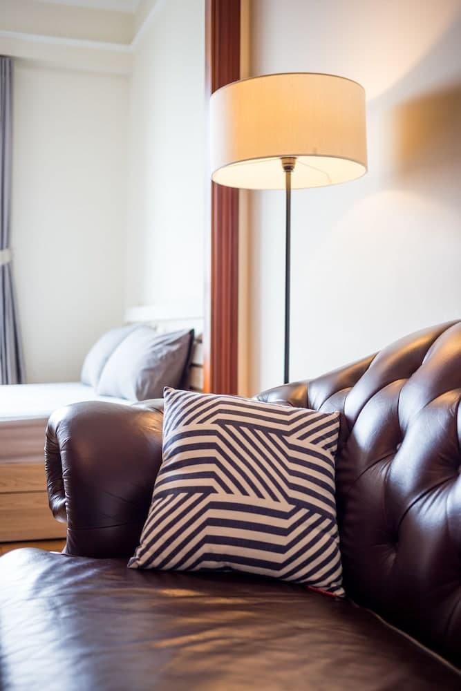 The Manor Luxury 1BR Apartment Center