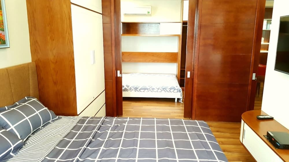 Henry Apt Expo Secc Goft SWPool F11th