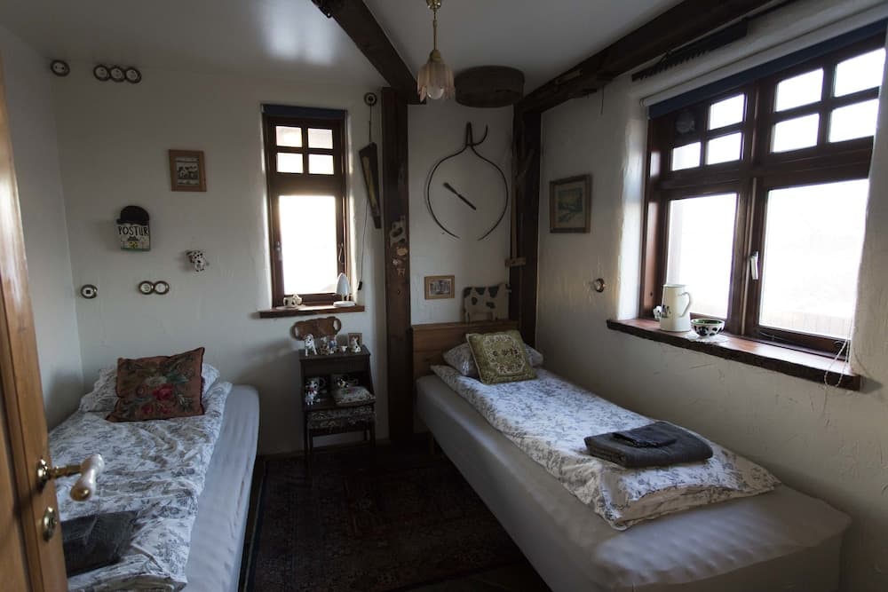 Raven's Bed and Breakfast