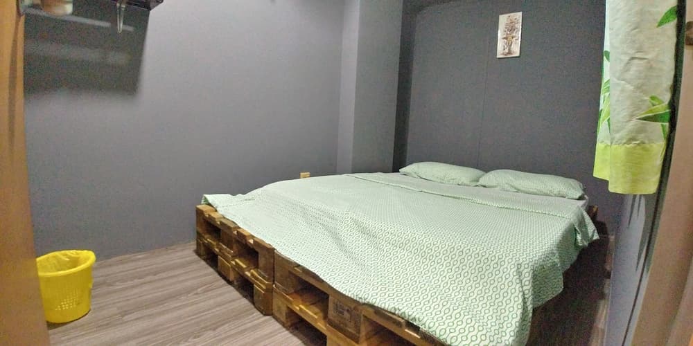 DE'NAI The Backpacker's Residence