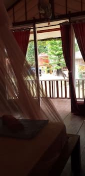 Simeulue Nanik Surfcamp