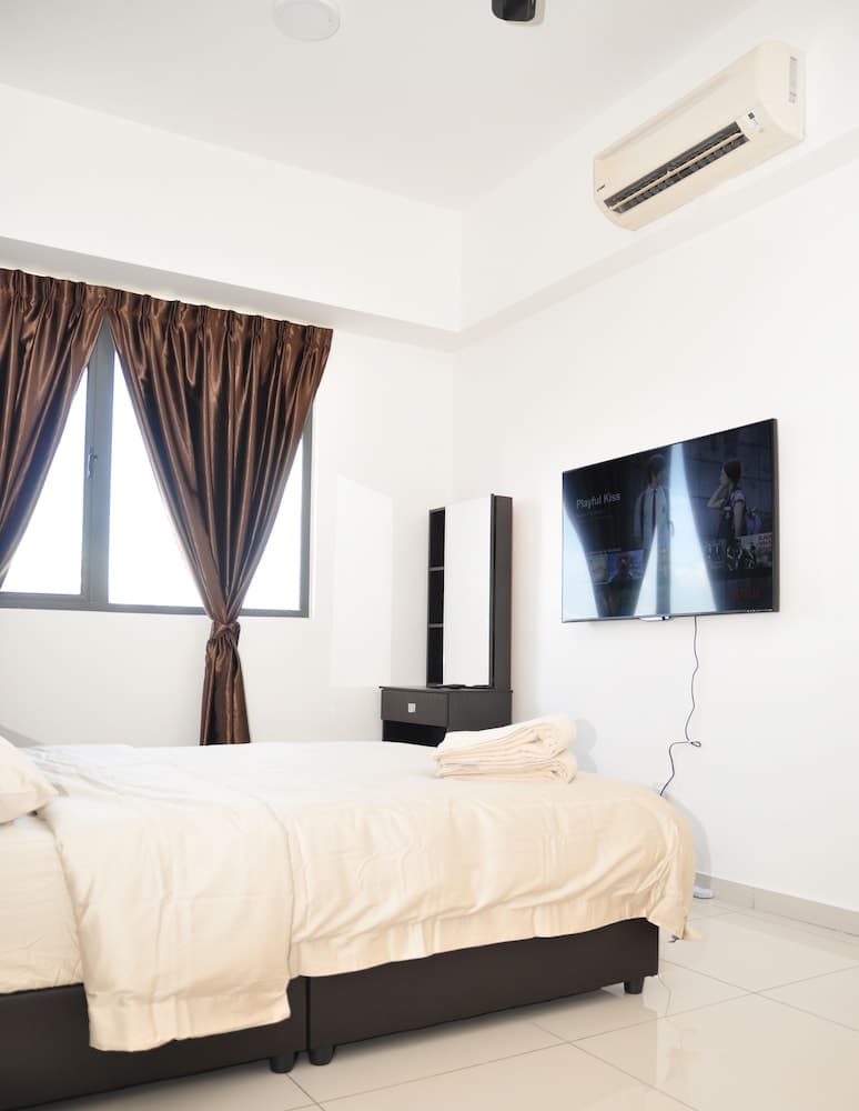 Pinebox Mirage by the Lake