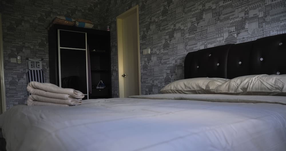 Pinebox Mirage by the Lake