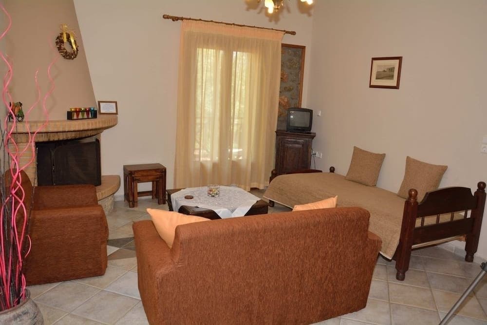 Evrostini Guest House