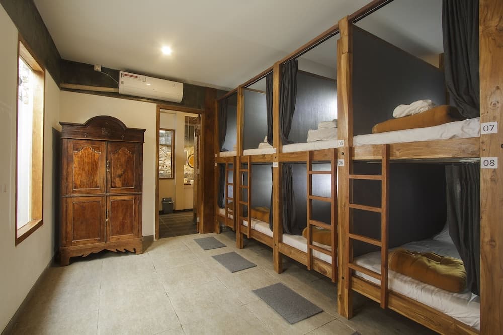 Green Hill Bed Station - Hostel