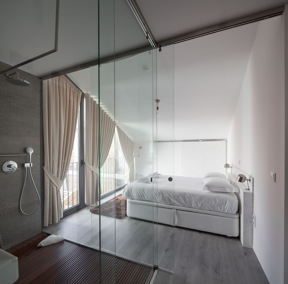 7g Roaster Apartments