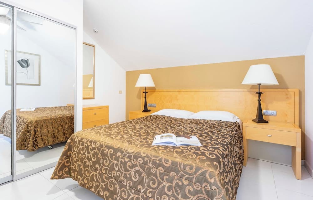 Ona Hollywood Mirage