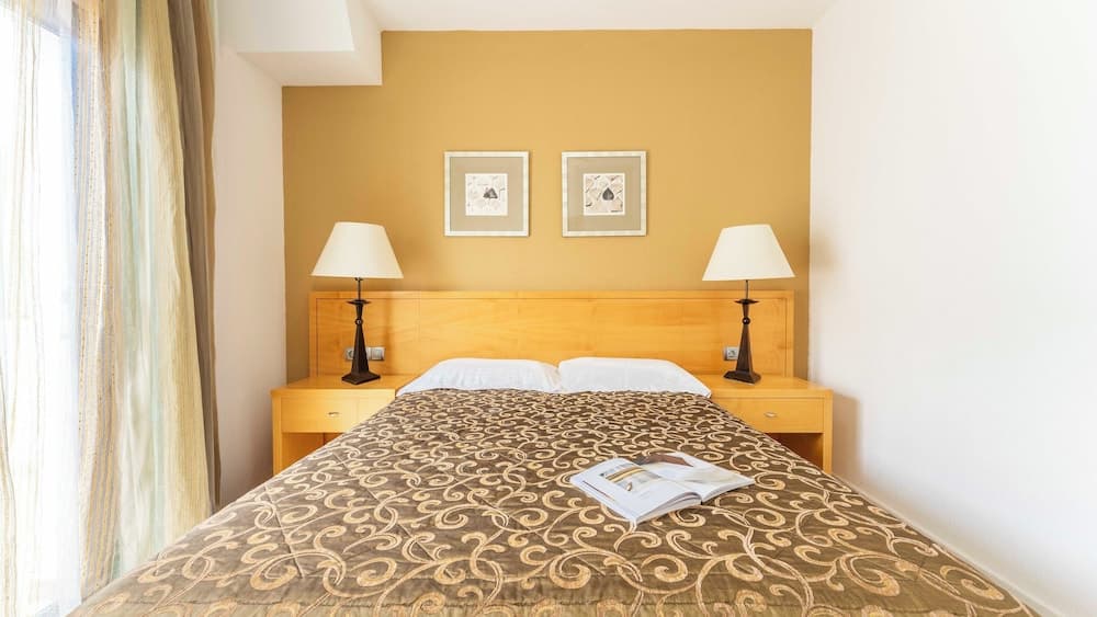 Ona Hollywood Mirage