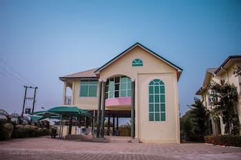 Sheilas Executive Hotel & Lodge