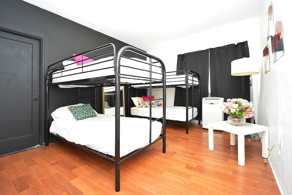 South Beach Rooms and Hostel