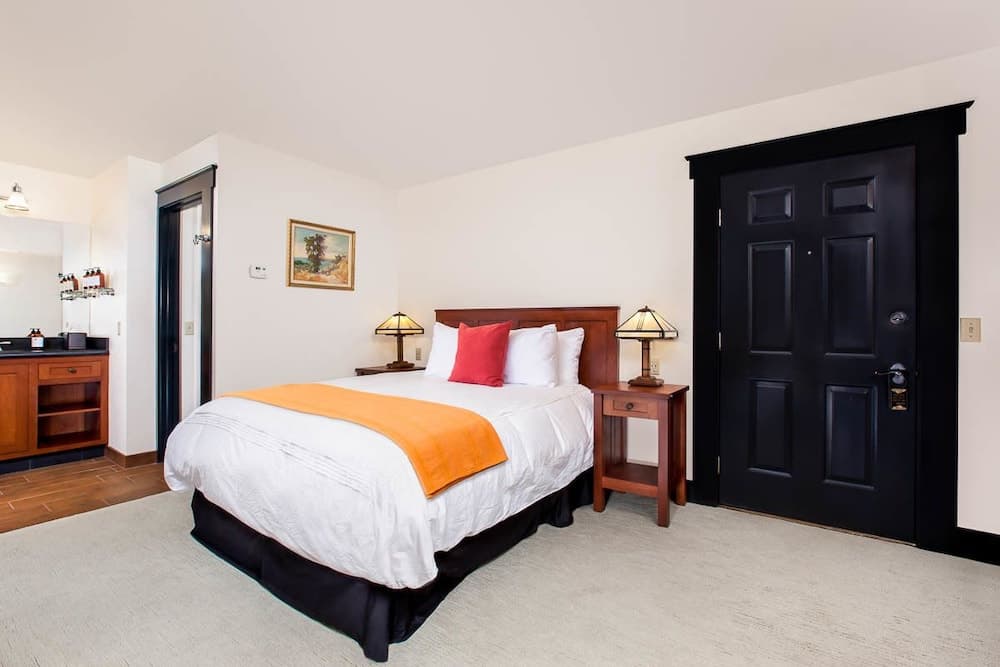 Noyo Harbor Inn Restaurant and Tavern