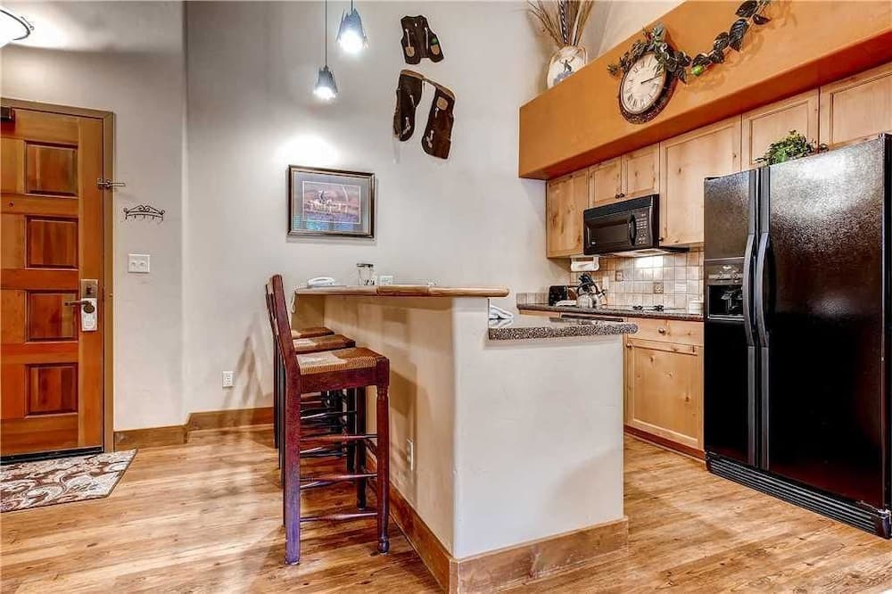 Tl2311 Great Views in This Beautiful Top Floor Home! - Winter Specials!