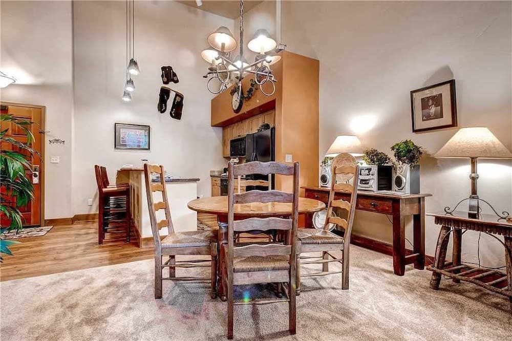 Tl2311 Great Views in This Beautiful Top Floor Home! - Winter Specials!