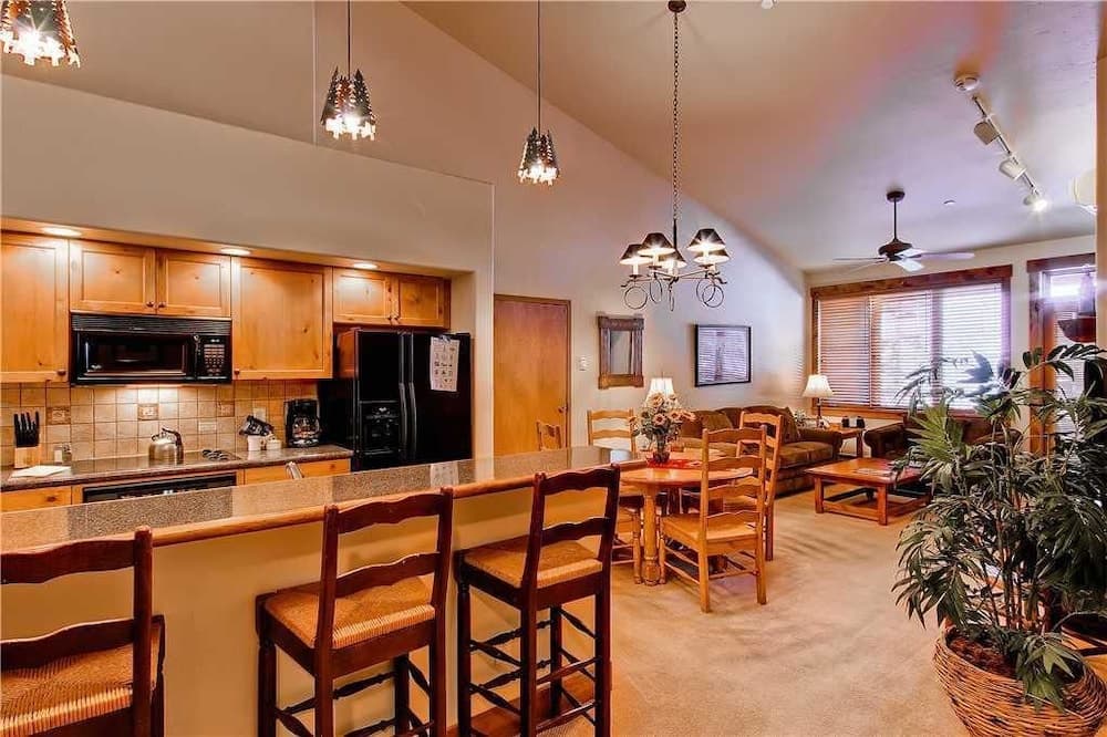 Tl2310 Spacious top Floor Residence! Winter Specials!