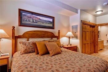 Tl2306 Top Floor and Amenities Galore! Beautuful Residence! Winter Specials!