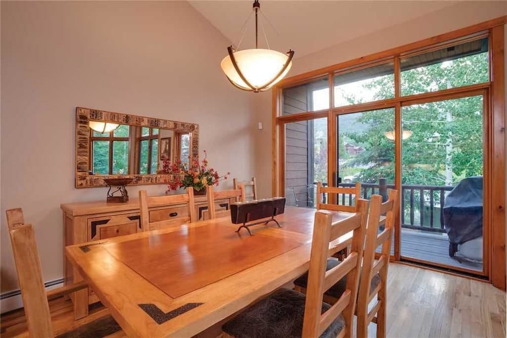 2748 Waterstone Apartment 5