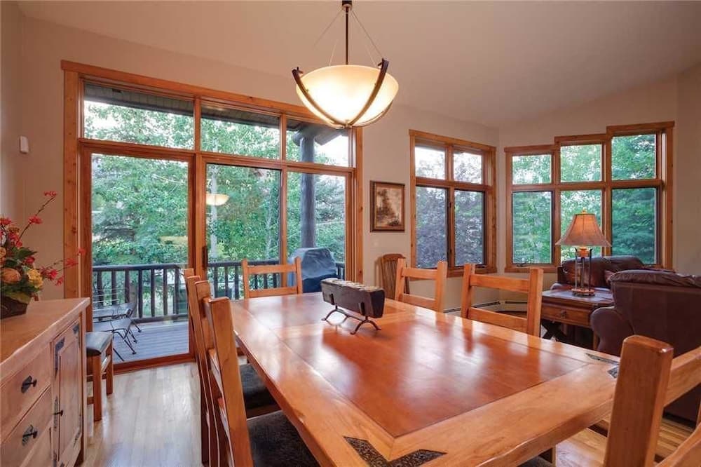 2748 Waterstone Apartment 5