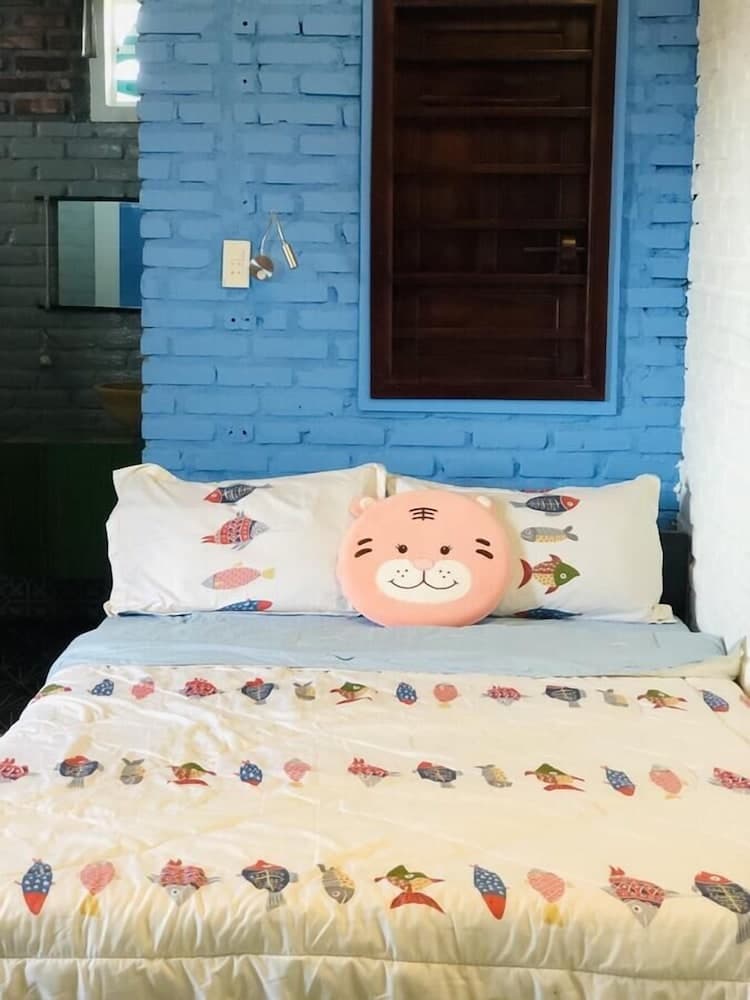 Golden Lantern Tam Thanh