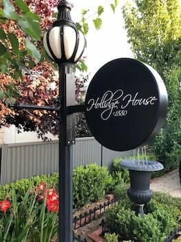 Hollidge House Apartments